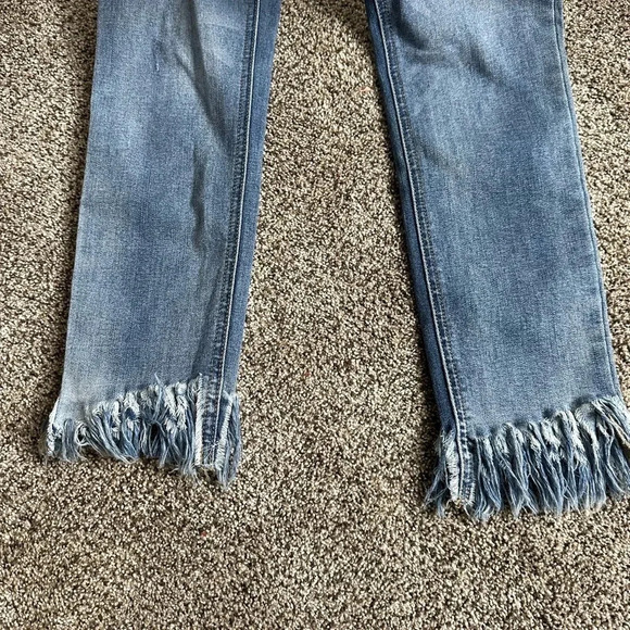 Free People light wash, straight leg, raw hem Jeans Size 26 - Picture 5 of 6